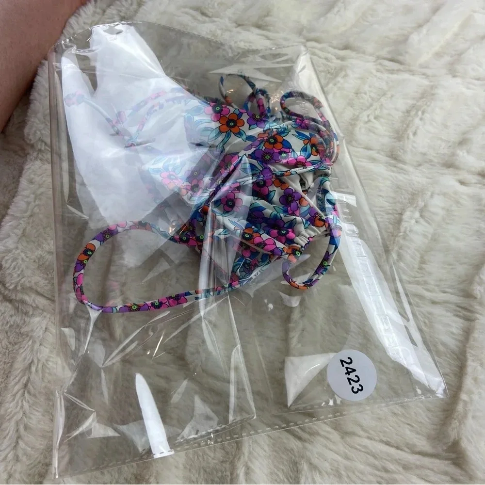NWOT Frankie’s Bikinis Bikini London top flower farm 12423